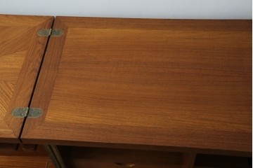 ヨーロッパヴィンテージ　チーク材　ワインラックに活躍!クラシカルなデザインが素敵なサーバー　(R-069111)