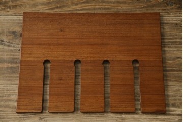 ヨーロッパヴィンテージ　チーク材　ワインラックに活躍!クラシカルなデザインが素敵なサーバー　(R-069111)