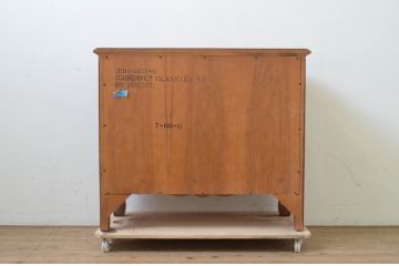 中古　美品!!　可愛らしいお花の彫刻と上品な佇まいが魅力の小振りなサイドボード(サイドテーブル、コンソールテーブル、ホールチェスト、サイドキャビネット、収納棚)(R-069112)
