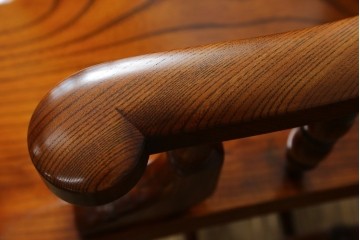 中古　美品!!　松本民芸家具　欅(ケヤキ)材　艶やかな漆塗りと存在感のあるホイールデザインが格好良い大キャプテンチェア　定価約60万円　(R-069114)
