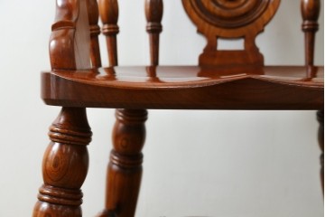 中古　美品!!　松本民芸家具　欅(ケヤキ)材　艶やかな漆塗りと存在感のあるホイールデザインが格好良い大キャプテンチェア　定価約60万円　(R-069114)