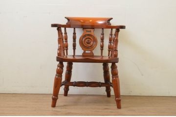 中古　美品!!　松本民芸家具　欅(ケヤキ)材　艶やかな漆塗りと存在感のあるホイールデザインが格好良い大キャプテンチェア(椅子、イス、アームチェア、ウィンザーチェア、ウインザーチェア、板座チェア)(定価約60万円)(R-069114)