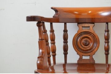 中古　美品!!　松本民芸家具　欅(ケヤキ)材　艶やかな漆塗りと存在感のあるホイールデザインが格好良い大キャプテンチェア(椅子、イス、アームチェア、ウィンザーチェア、ウインザーチェア、板座チェア)(定価約60万円)(R-069114)
