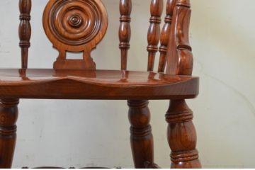 中古　美品!!　松本民芸家具　欅(ケヤキ)材　艶やかな漆塗りと存在感のあるホイールデザインが格好良い大キャプテンチェア(椅子、イス、アームチェア、ウィンザーチェア、ウインザーチェア、板座チェア)(定価約60万円)(R-069114)