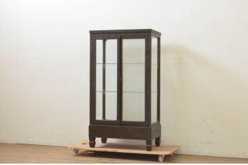 和製アンティーク　楢(ナラ)材　小振りなサイズと珍しいデザインが魅力の縦型ガラスケース(ショーケース、ディスプレイケース、コレクションケース、キャビネット、飾り棚、陳列棚、店舗什器)(R-069120)