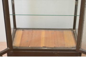 和製アンティーク　楢(ナラ)材　小振りなサイズと珍しいデザインが魅力の縦型ガラスケース(ショーケース、ディスプレイケース、コレクションケース、キャビネット、飾り棚、陳列棚、店舗什器)(R-069120)