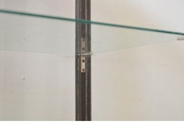 和製アンティーク　楢(ナラ)材　小振りなサイズと珍しいデザインが魅力の縦型ガラスケース(ショーケース、ディスプレイケース、コレクションケース、キャビネット、飾り棚、陳列棚、店舗什器)(R-069120)