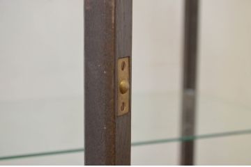 和製アンティーク　楢(ナラ)材　小振りなサイズと珍しいデザインが魅力の縦型ガラスケース(ショーケース、ディスプレイケース、コレクションケース、キャビネット、飾り棚、陳列棚、店舗什器)(R-069120)