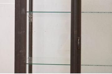 和製アンティーク　楢(ナラ)材　小振りなサイズと珍しいデザインが魅力の縦型ガラスケース(ショーケース、ディスプレイケース、コレクションケース、キャビネット、飾り棚、陳列棚、店舗什器)(R-069120)