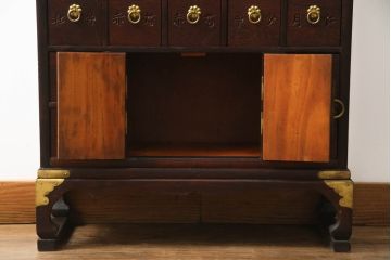 中古　李朝デザイン　引き出し29杯　アジアンな雰囲気を高める存在感抜群の薬箪笥(薬タンス、チェスト、小物収納、店舗什器)(R-069121)