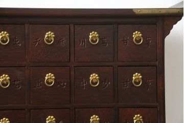 中古　李朝デザイン　引き出し29杯　アジアンな雰囲気を高める存在感抜群の薬箪笥(薬タンス、チェスト、小物収納、店舗什器)(R-069121)