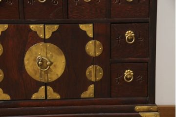 中古　李朝デザイン　引き出し29杯　アジアンな雰囲気を高める存在感抜群の薬箪笥(薬タンス、チェスト、小物収納、店舗什器)(R-069121)