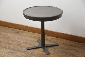 中古　美品　Molteni&C(モルテーニ)　Rodolfo Dordoni(ロドルフォ・ドルドーニ)　KEW　スモールテーブル　スタイリッシュな空間を演出するサイドテーブル(ラウンドテーブル、丸テーブル、コーヒーテーブル、カフェテーブル)(定価約28万円)(R-069122)