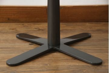 中古　美品　Molteni&C(モルテーニ)　Rodolfo Dordoni(ロドルフォ・ドルドーニ)　KEW　スモールテーブル　スタイリッシュな空間を演出するサイドテーブル(ラウンドテーブル、丸テーブル、コーヒーテーブル、カフェテーブル)(定価約28万円)(R-069122)