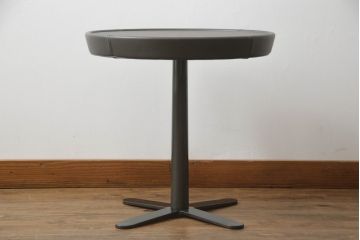 中古　美品　Molteni&C(モルテーニ)　Rodolfo Dordoni(ロドルフォ・ドルドーニ)　KEW　スモールテーブル　スタイリッシュな空間を演出するサイドテーブル(ラウンドテーブル、丸テーブル、コーヒーテーブル、カフェテーブル)(定価約28万円)(R-069122)