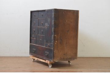 和製アンティーク　ヒノキ(檜)・杉材　時代の流れを感じさせる小振りな江戸箪笥(時代箪笥、帳場箪笥、収納箪笥、整理たんす、和タンス、小物収納、引き出し)(R-069136)