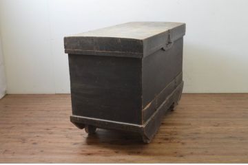 和製アンティーク　杉材　時代の流れを感じさせる風合いの引き出し付き車長持(時代箪笥、車箪笥、収納箱、タンス、たんす)(R-069140)