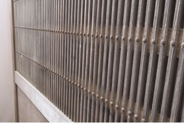 アンティーク建具　特大　特注品!!　欅(ケヤキ)材　古い豪商で使われていた蔵戸1枚を2分割にリメイク!!存在感抜群の格子蔵戸2枚セット(引き戸、格子戸、玄関戸)(R-069174)