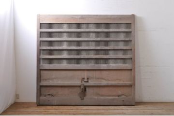アンティーク建具　特大　特注品!!　欅(ケヤキ)材　古い豪商で使われていた蔵戸1枚を2分割にリメイク!!存在感抜群の格子蔵戸2枚セット(引き戸、格子戸、玄関戸)(R-069174)