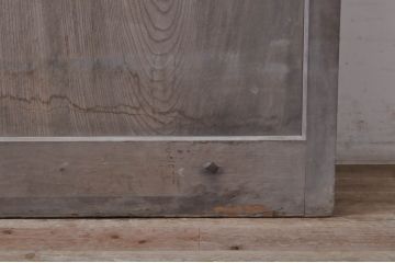 アンティーク建具　特大　特注品!!　松竹梅・鶴亀図　欅(ケヤキ)材　古い豪商で使われていた蔵戸1枚を2分割にリメイク!!　蔵戸2枚セット(引き戸、格子戸、玄関戸)(R-069175)