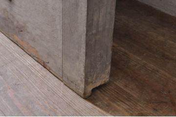 アンティーク建具　特大　特注品!!　松竹梅・鶴亀図　欅(ケヤキ)材　古い豪商で使われていた蔵戸1枚を2分割にリメイク!!　蔵戸2枚セット(引き戸、格子戸、玄関戸)(R-069175)