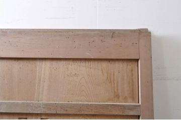 アンティーク建具　特大　特注品!!　松竹梅・鶴亀図　欅(ケヤキ)材　古い豪商で使われていた蔵戸1枚を2分割にリメイク!!　蔵戸2枚セット(引き戸、格子戸、玄関戸)(R-069175)