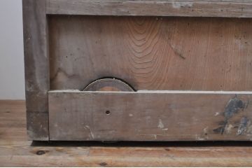 アンティーク建具　特大　特注品!!　松竹梅・鶴亀図　欅(ケヤキ)材　古い豪商で使われていた蔵戸1枚を2分割にリメイク!!　蔵戸2枚セット(引き戸、格子戸、玄関戸)(R-069175)