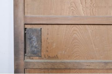 アンティーク建具　特大　特注品!!　欅(ケヤキ)材　古い豪商で使われていた蔵戸1枚を2分割にリメイク!!存在感抜群の蔵戸2枚セット(引き戸、玄関戸)(R-069176)