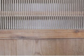 アンティーク建具　特大　特注品!!　欅(ケヤキ)材　古い豪商で使われていた蔵戸1枚を2分割にリメイク!!存在感抜群の格子蔵戸2枚セット(引き戸、格子戸、玄関戸)(R-069177)