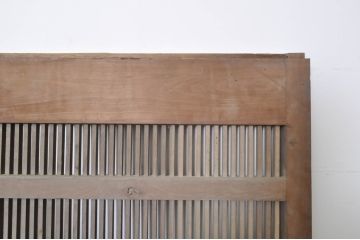 アンティーク建具　特大　特注品!!　欅(ケヤキ)材　古い豪商で使われていた蔵戸1枚を2分割にリメイク!!存在感抜群の格子蔵戸2枚セット(引き戸、格子戸、玄関戸)(R-069177)