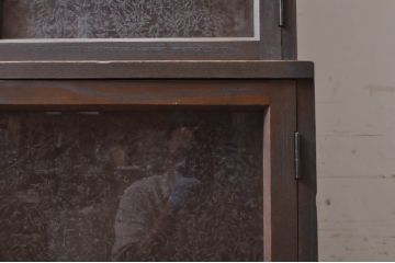 和製アンティーク　大正ロマン　タモ材　懐かしい雰囲気が魅力的なキャビネット(本棚、戸棚、食器棚、カップボード、収納棚、本箱、ブックケース)(R-069178)
