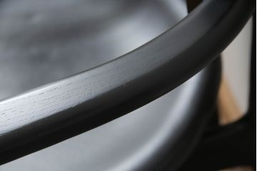 中古　美品　柏木工(カシワ木工、KASHIWA)　本革(レザー)　ウォールナット材　オーク材　シンプルながらも身体に馴染む形状と落ち着いた色合いが素敵なシック(CHIC)アームチェア2脚セット(ダイニングチェア、ワークチェア、椅子、イス、いす)(定価2脚で約27万円)(R-069195)