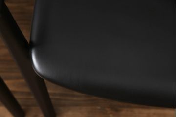 中古　美品　柏木工(カシワ木工、KASHIWA)　本革(レザー)　ウォールナット材　オーク材　シンプルながらも身体に馴染む形状と落ち着いた色合いが素敵なシック(CHIC)アームチェア2脚セット(ダイニングチェア、ワークチェア、椅子、イス、いす)(定価2脚で約27万円)(R-069195)