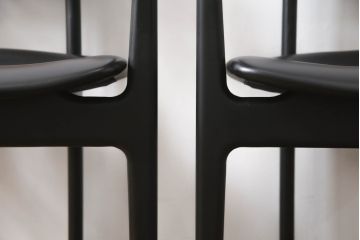 中古　美品　柏木工(カシワ木工、KASHIWA)　本革(レザー)　ウォールナット材　オーク材　シンプルながらも身体に馴染む形状と落ち着いた色合いが素敵なシック(CHIC)アームチェア2脚セット(ダイニングチェア、ワークチェア、椅子、イス、いす)(定価2脚で約27万円)(R-069195)