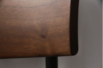 中古　美品　柏木工(カシワ木工、KASHIWA)　本革(レザー)　ウォールナット材　オーク材　シンプルながらも身体に馴染む形状と落ち着いた色合いが素敵なシック(CHIC)サイドチェア2脚セット(ダイニングチェア、ワークチェア、椅子、イス、いす)(定価2脚で約25万円)(R-069196)