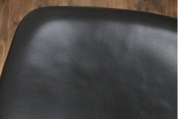 中古　美品　柏木工(カシワ木工、KASHIWA)　本革(レザー)　ウォールナット材　オーク材　シンプルながらも身体に馴染む形状と落ち着いた色合いが素敵なシック(CHIC)サイドチェア2脚セット(ダイニングチェア、ワークチェア、椅子、イス、いす)(定価2脚で約25万円)(R-069196)