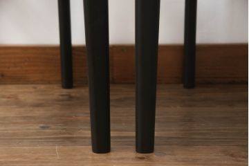 中古　美品　柏木工(カシワ木工、KASHIWA)　本革(レザー)　ウォールナット材　オーク材　シンプルながらも身体に馴染む形状と落ち着いた色合いが素敵なシック(CHIC)サイドチェア2脚セット(ダイニングチェア、ワークチェア、椅子、イス、いす)(定価2脚で約25万円)(R-069196)