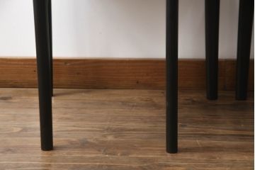 中古　美品　柏木工(カシワ木工、KASHIWA)　本革(レザー)　ウォールナット材　オーク材　シンプルながらも身体に馴染む形状と落ち着いた色合いが素敵なシック(CHIC)サイドチェア2脚セット(ダイニングチェア、ワークチェア、椅子、イス、いす)(定価2脚で約25万円)(R-069196)