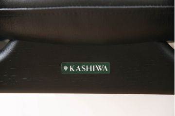 中古　美品　柏木工(カシワ木工、KASHIWA)　本革(レザー)　ウォールナット材　オーク材　シンプルながらも身体に馴染む形状と落ち着いた色合いが素敵なシック(CHIC)サイドチェア2脚セット(ダイニングチェア、ワークチェア、椅子、イス、いす)(定価2脚で約25万円)(R-069196)