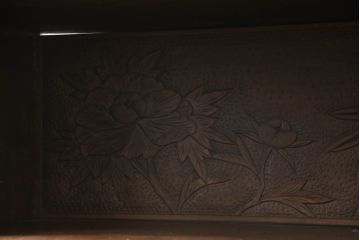和製ビンテージ　軽井沢彫り　隅々まで施された牡丹の彫りが美しいキャビネット(食器棚、カップボード、収納棚、戸棚、飾り棚、ヴィンテージ)(R-069201)