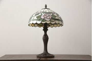 中古　ステンドグラス　ロマンティックな空間づくりに活躍するスタンド照明(スタンドライト、卓上照明、デスクスタンド)(R-069204)