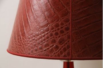 中古　美品　イタリア　FENDI CASA　フェンディ カーサ　クロコダイル型押しレザー　本革　空間のアクセントになるラグジュアリーなスタンドライト(フロアスタンド、テーブルランプ、間接照明、ムラーノガラス?、ムラノガラス?)(R-069205)