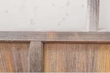 アンティーク建具　経年を感じさせる木味が魅力のガラス窓2枚セット(引き戸、ガラス戸)(R-069218)