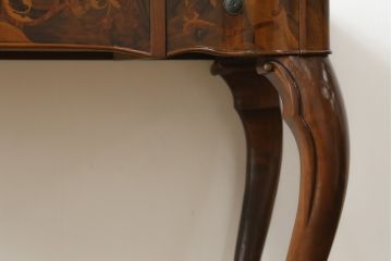 中古　美品　C.M.T.社　CONSORZIO MOBILIERI D'ARTE　象嵌入り　品のある佇まいの猫脚ドレッサー(デスク、コンソールテーブル、机、化粧台、鏡台、ミラー)(R-069229)