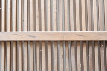 アンティーク建具　和の風情が感じられる杉材の素朴な蔵戸1枚(引き戸、玄関戸)(R-069234)
