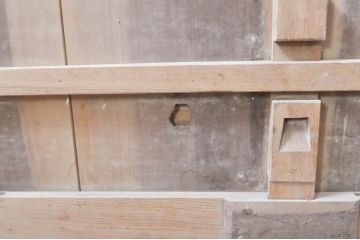 アンティーク建具　和の風情が感じられる杉材の素朴な蔵戸1枚(引き戸、玄関戸)(R-069234)