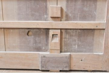 アンティーク建具　和の風情が感じられる杉材の素朴な蔵戸1枚(引き戸、玄関戸)(R-069234)