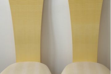  中古　美品　IDC大塚家具取り扱い　オーダー品　松創　ホワイトシカモア材　魅力的なデザインが目を惹くチェア4脚セット(ダイニングチェア、椅子、イス)(定価4脚で約60万円)(R-069236)