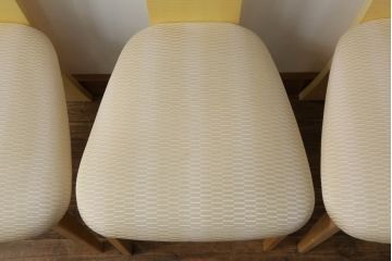  中古　美品　IDC大塚家具取り扱い　オーダー品　松創　ホワイトシカモア材　魅力的なデザインが目を惹くチェア4脚セット(ダイニングチェア、椅子、イス)(定価4脚で約60万円)(R-069236)