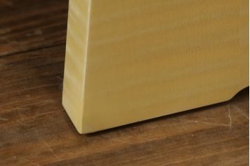  中古　美品　IDC大塚家具取り扱い　オーダー品　松創　ホワイトシカモア材　魅力的なデザインが目を惹くチェア4脚セット(ダイニングチェア、椅子、イス)(定価4脚で約60万円)(R-069236)